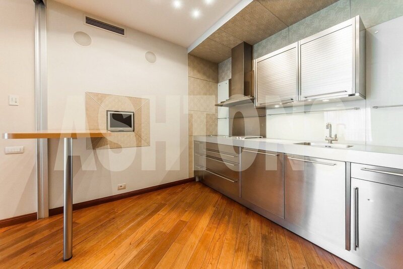 Two-Room Flat to Let on Novy Arbat 29, 300 sq m