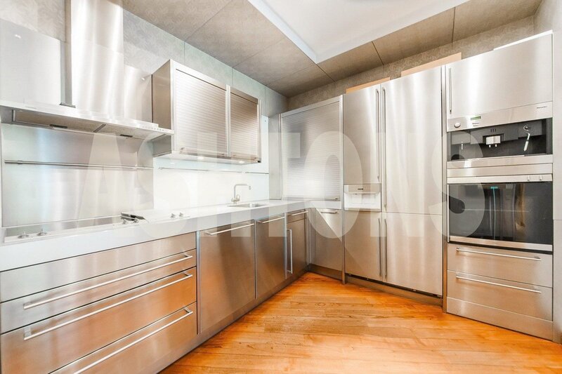 Two-Room Flat to Let on Novy Arbat 29, 300 sq m