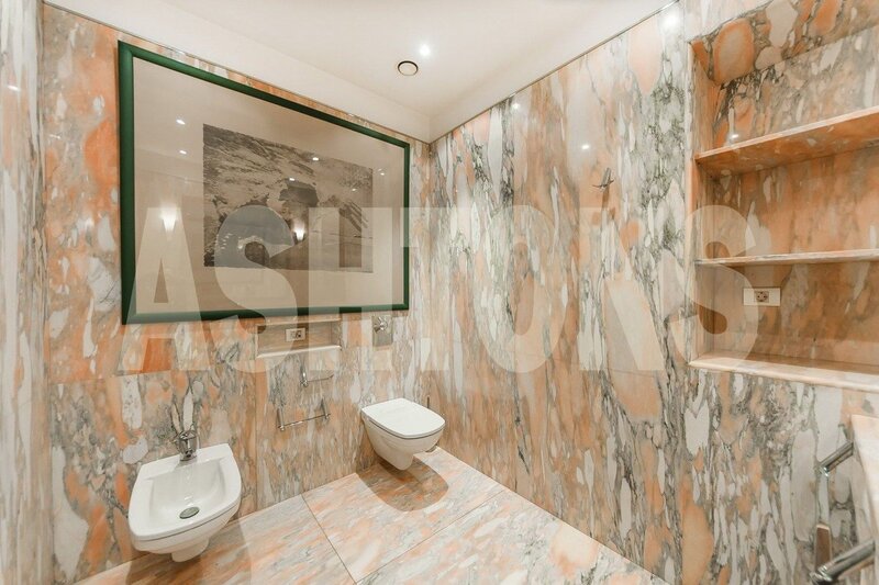 Two-Room Flat to Let on Novy Arbat 29, 300 sq m