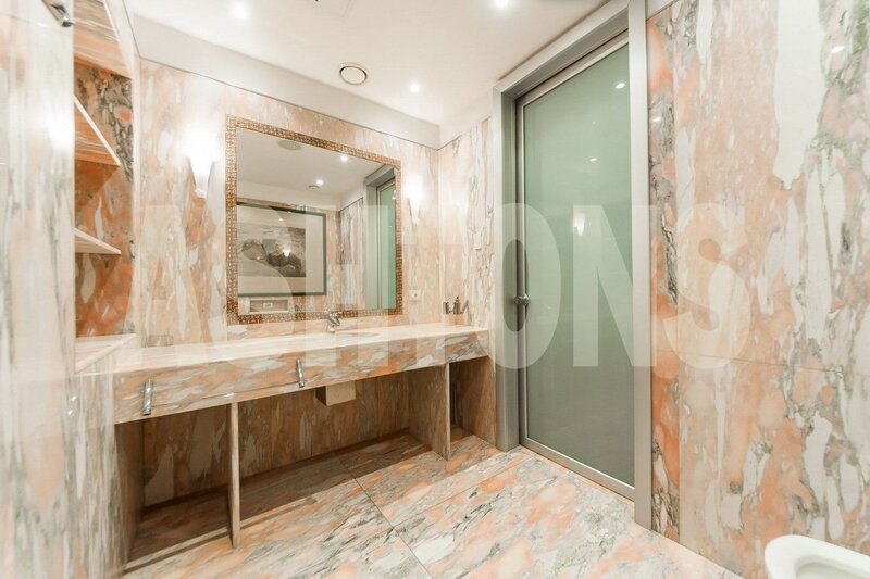 Two-Room Flat to Let on Novy Arbat 29, 300 sq m
