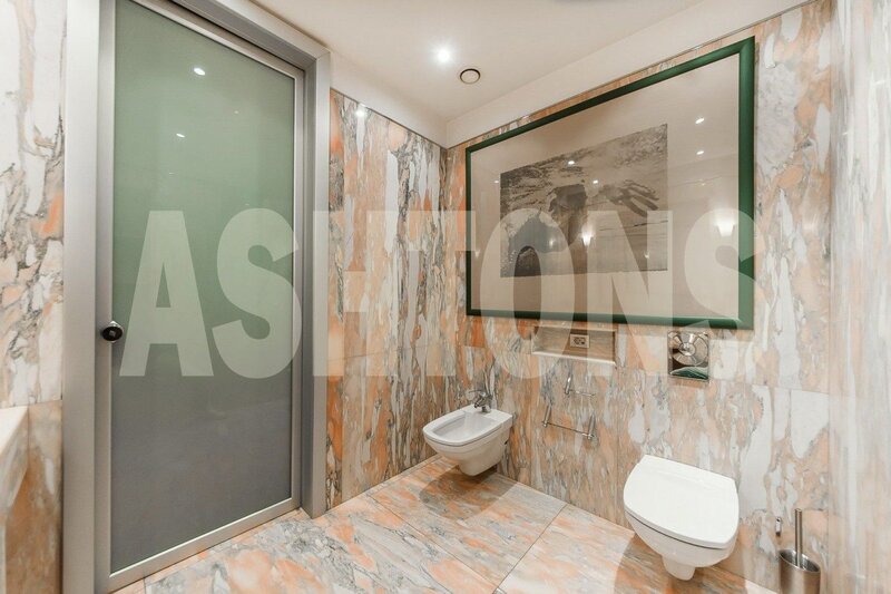 Two-Room Flat to Let on Novy Arbat 29, 300 sq m