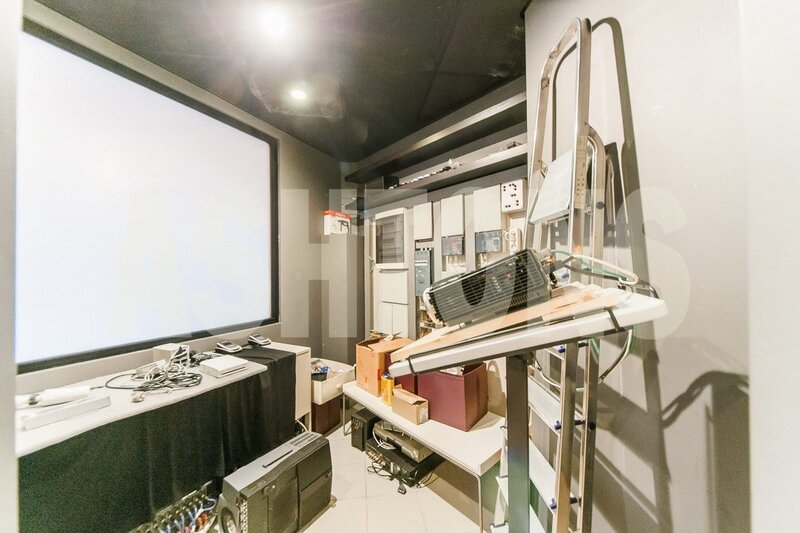 Two-Room Flat to Let on Novy Arbat 29, 300 sq m