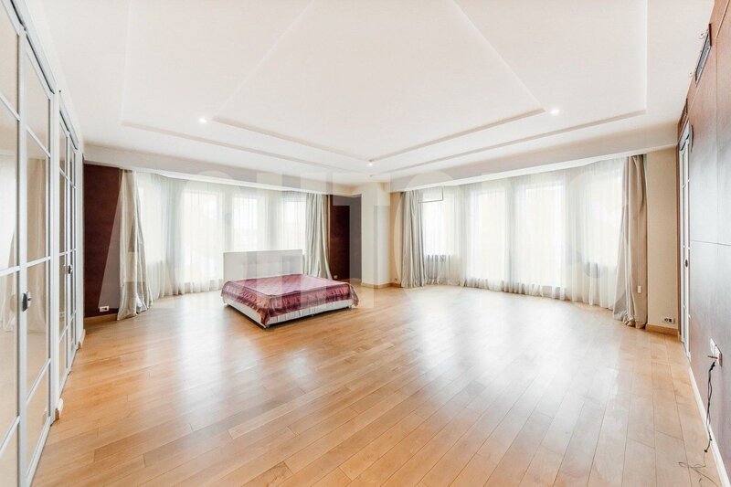 Two-Room Flat to Let on Novy Arbat 29, 300 sq m