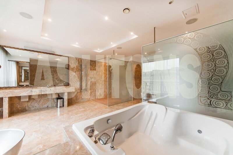 Two-Room Flat to Let on Novy Arbat 29, 300 sq m