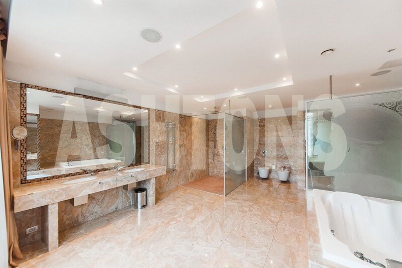 Two-Room Flat to Let on Novy Arbat 29, 300 sq m