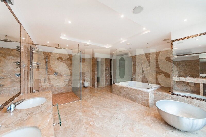 Two-Room Flat to Let on Novy Arbat 29, 300 sq m