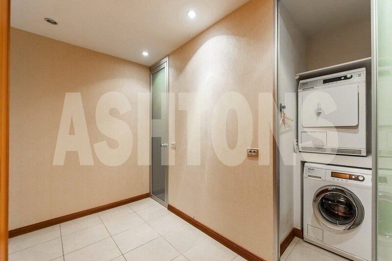 Two-Room Flat to Let on Novy Arbat 29, 300 sq m