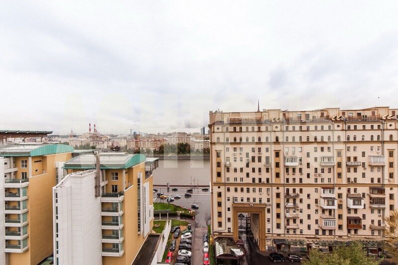 Two-Room Flat to Let on Novy Arbat 29, 300 sq m
