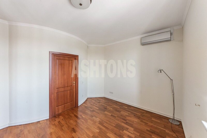 Three-Room Flat to Let in Edelveis Complex, Slavyansky