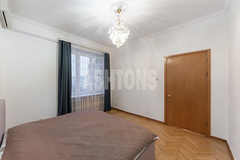 Four-Room Flat to Let at Patriarch's Ponds, Malaya Bronnaya