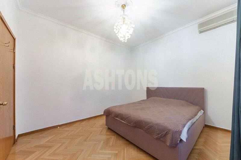 Four-Room Flat to Let at Patriarch's Ponds, Malaya Bronnaya