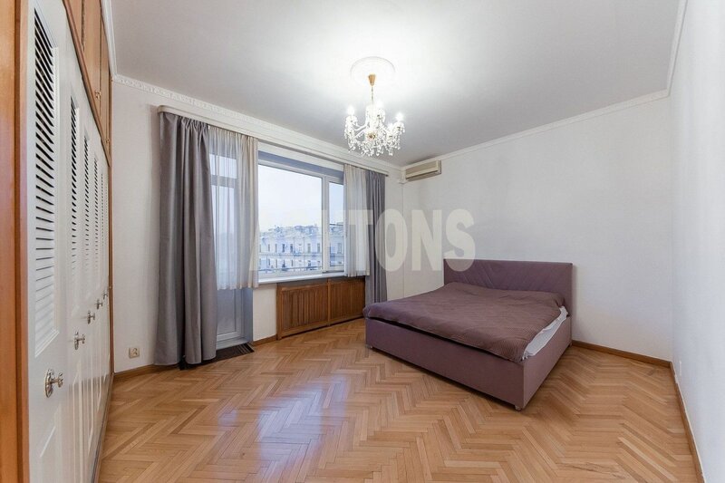 Four-Room Flat to Let at Patriarch's Ponds, Malaya Bronnaya