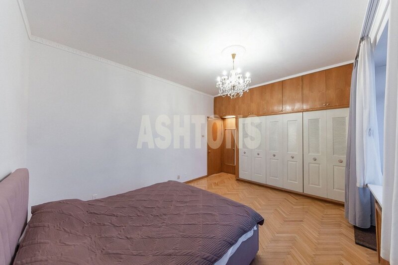Four-Room Flat to Let at Patriarch's Ponds, Malaya Bronnaya