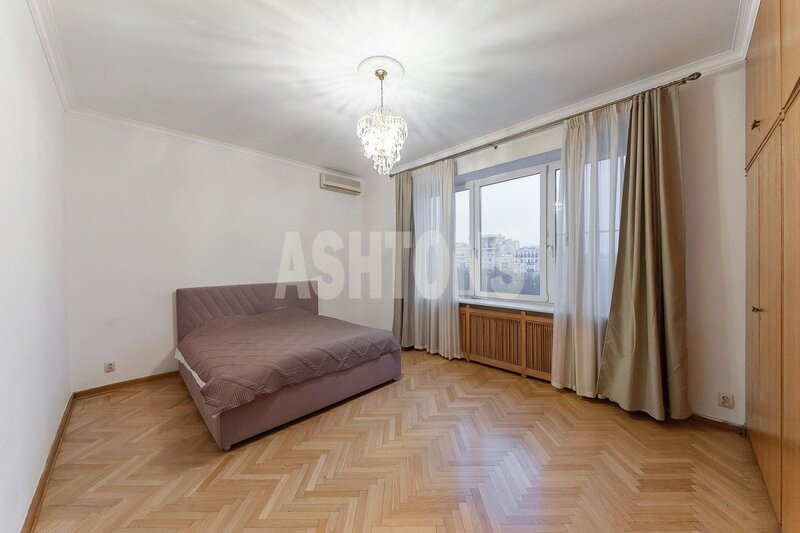 Four-Room Flat to Let at Patriarch's Ponds, Malaya Bronnaya