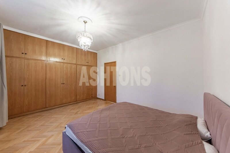 Four-Room Flat to Let at Patriarch's Ponds, Malaya Bronnaya