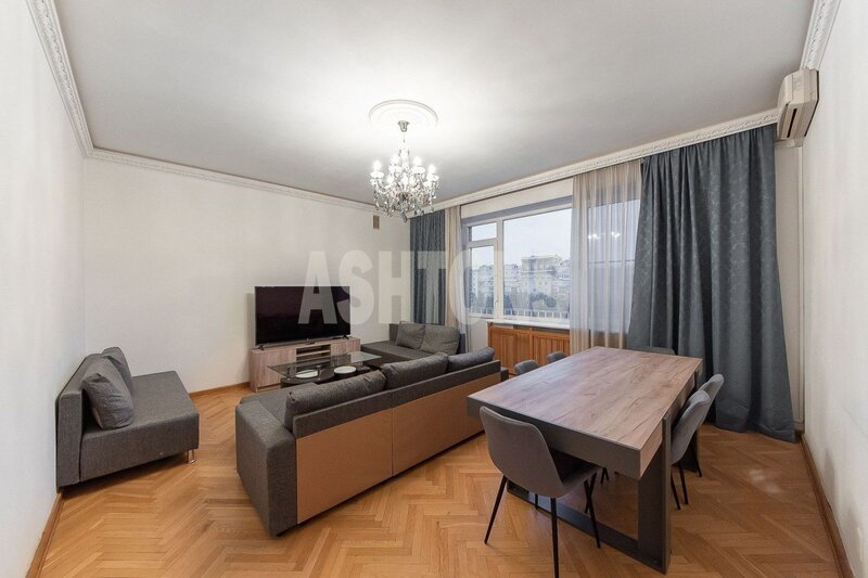 Four-Room Flat to Let at Patriarch's Ponds, Malaya Bronnaya