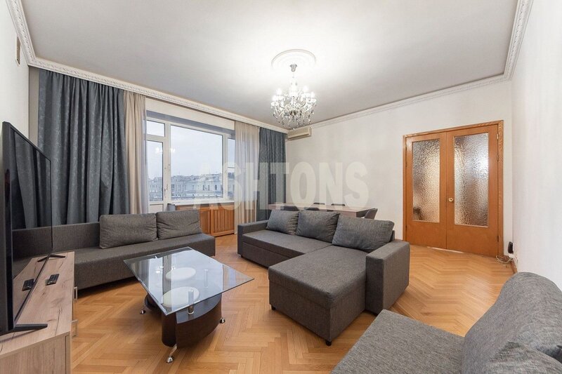 Four-Room Flat to Let at Patriarch's Ponds, Malaya Bronnaya