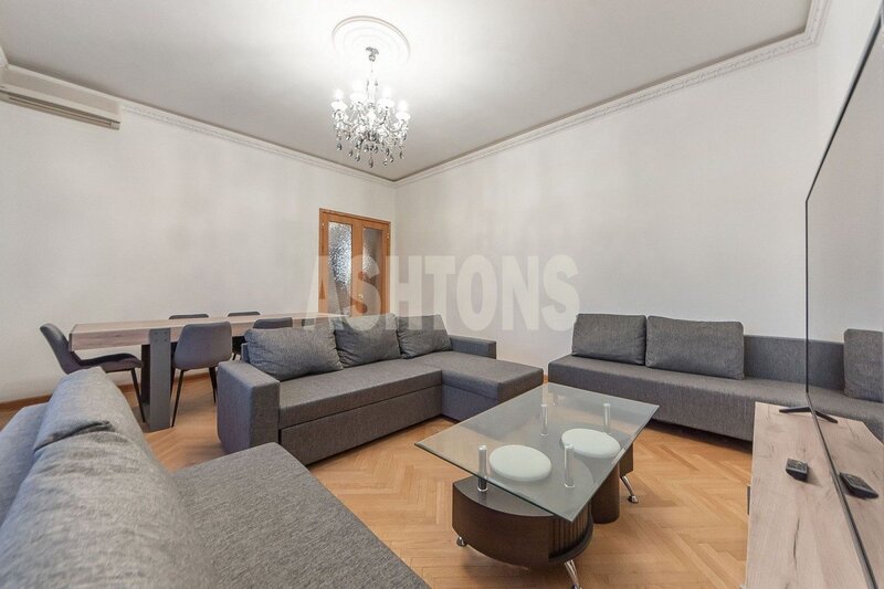 Four-Room Flat to Let at Patriarch's Ponds, Malaya Bronnaya