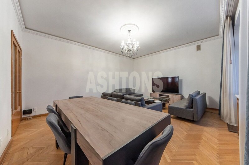 Four-Room Flat to Let at Patriarch's Ponds, Malaya Bronnaya