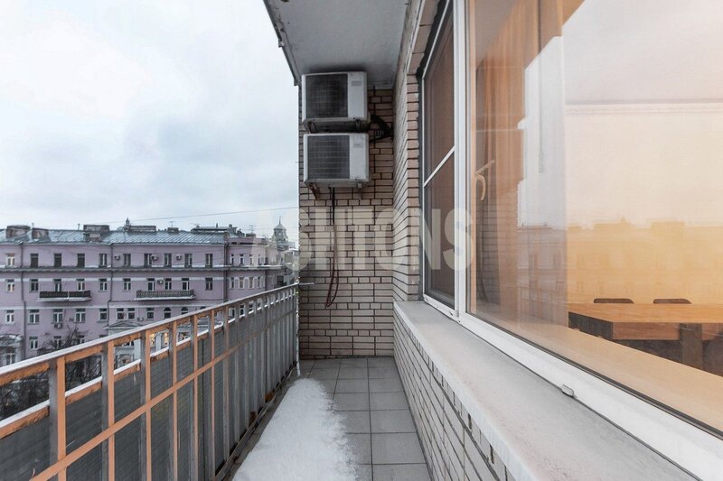 Four-Room Flat to Let at Patriarch's Ponds, Malaya Bronnaya