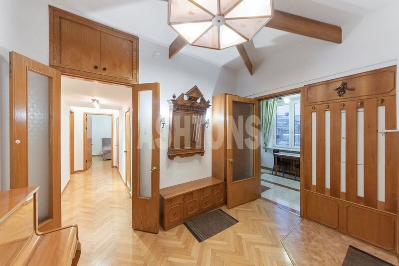 Four-Room Flat to Let at Patriarch's Ponds, Malaya Bronnaya
