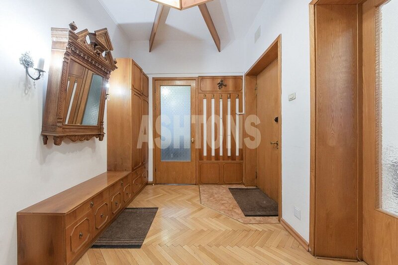 Four-Room Flat to Let at Patriarch's Ponds, Malaya Bronnaya