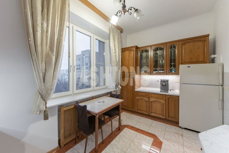 Four-Room Flat to Let at Patriarch's Ponds, Malaya Bronnaya