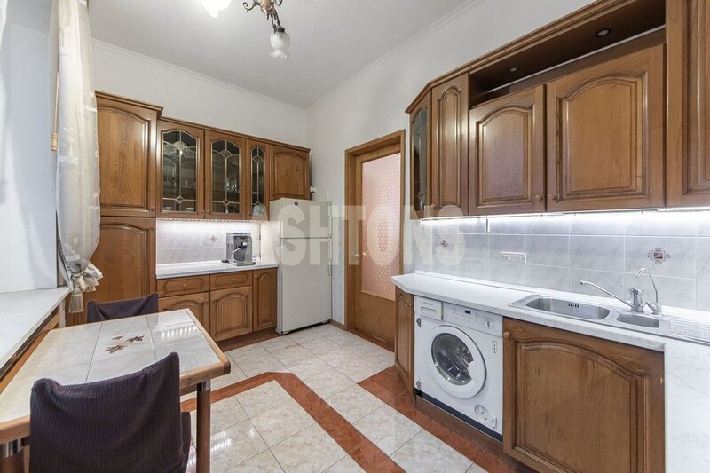 Four-Room Flat to Let at Patriarch's Ponds, Malaya Bronnaya