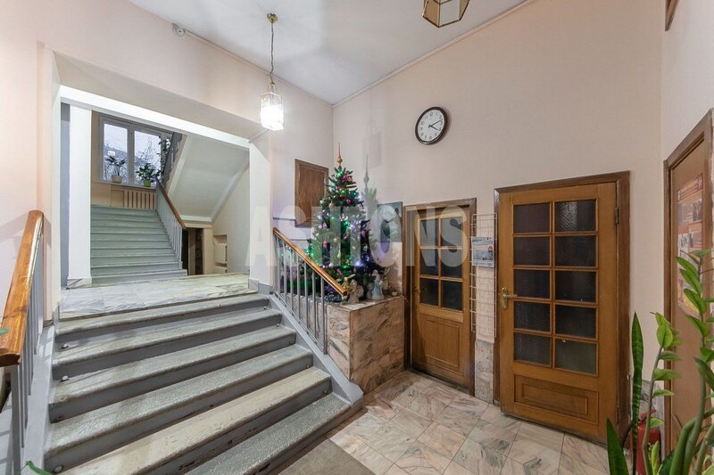 Four-Room Flat to Let at Patriarch's Ponds, Malaya Bronnaya