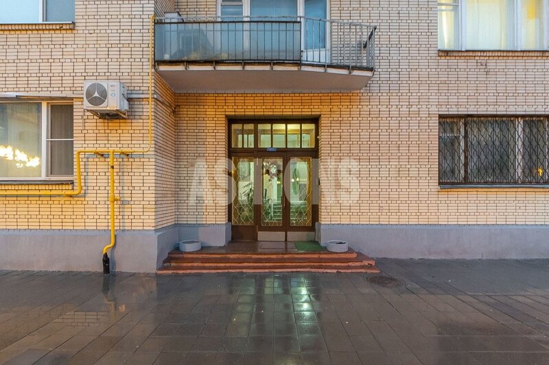 Four-Room Flat to Let at Patriarch's Ponds, Malaya Bronnaya