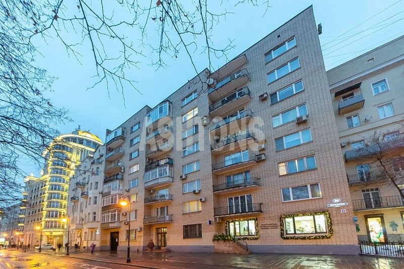 Four-Room Flat to Let at Patriarch's Ponds, Malaya Bronnaya