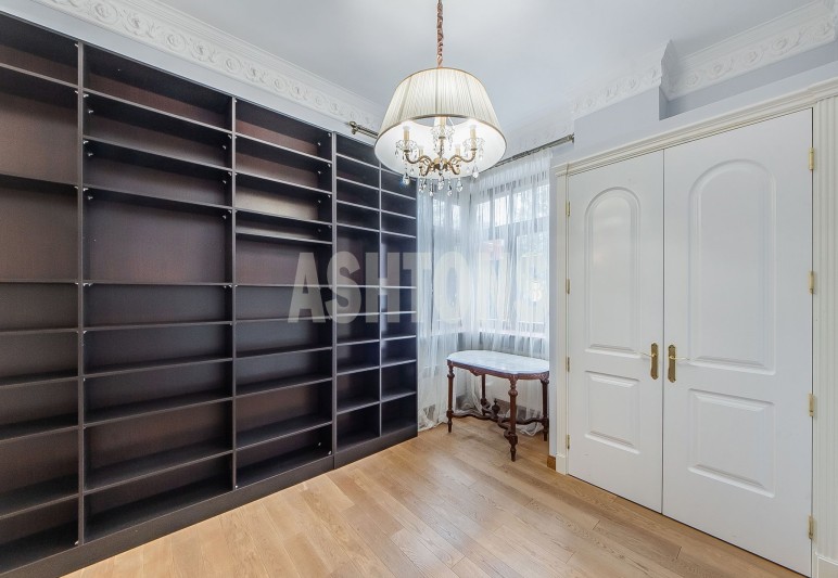 Four-Room Flat to Let in Park Palas, Khilkov Lane