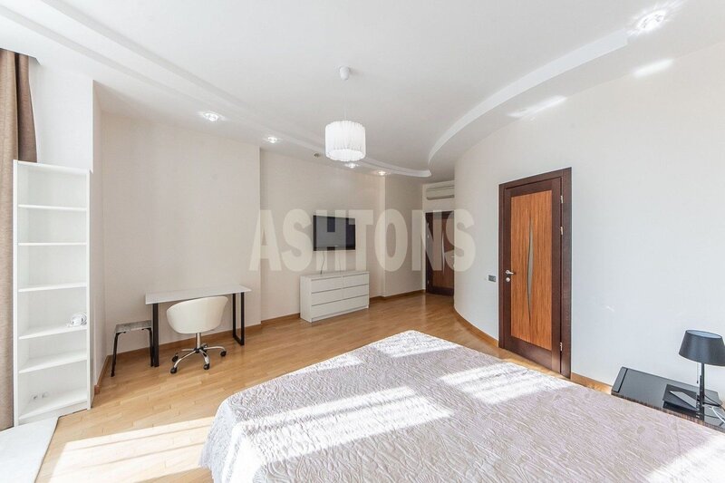 Four-Room Flat to Let in Triumf-Palas, Fireplace, Sauna