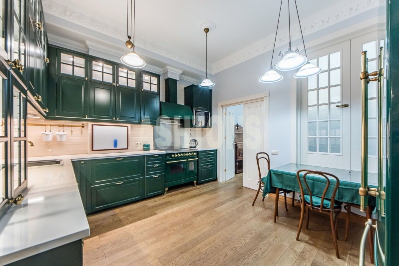 Four-Room Flat to Let in Park Palas, Khilkov Lane