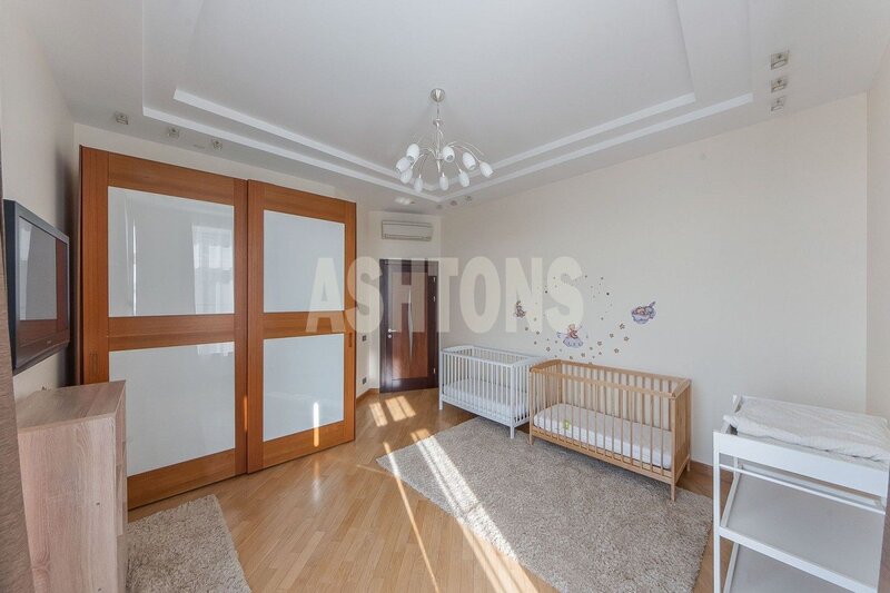 Four-Room Flat to Let in Triumf-Palas, Fireplace, Sauna