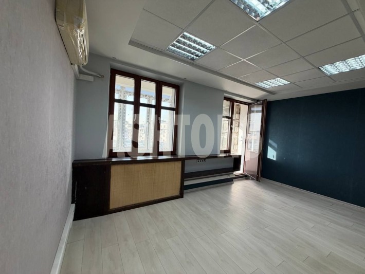 Office of 257 m² for rent in the business center "Oruzheyny Plaza"