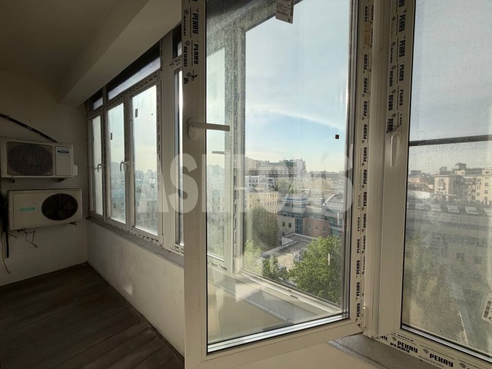 Office of 257 m² for rent in the business center "Oruzheyny Plaza"