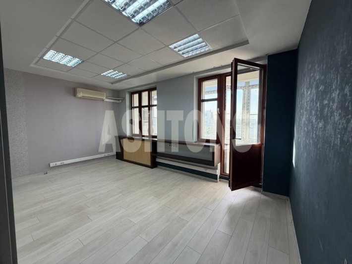Office of 257 m² for rent in the business center "Oruzheyny Plaza"
