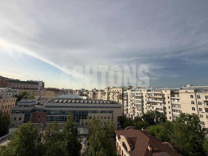 Office of 257 m² for rent in the business center "Oruzheyny Plaza"