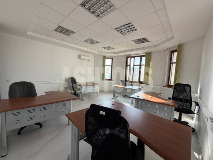 Office of 257 m² for rent in the business center "Oruzheyny Plaza"