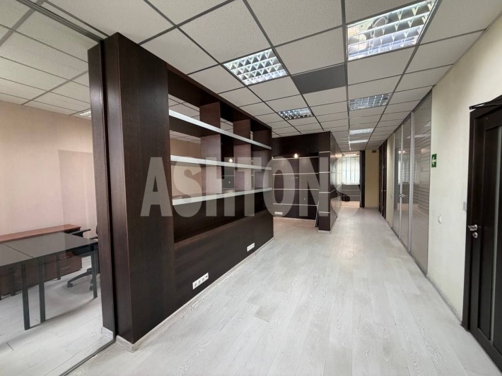 Office of 257 m² for rent in the business center "Oruzheyny Plaza"