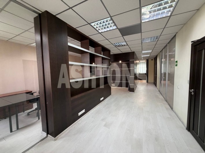 Office of 257 m² for rent in the business center "Oruzheyny Plaza"
