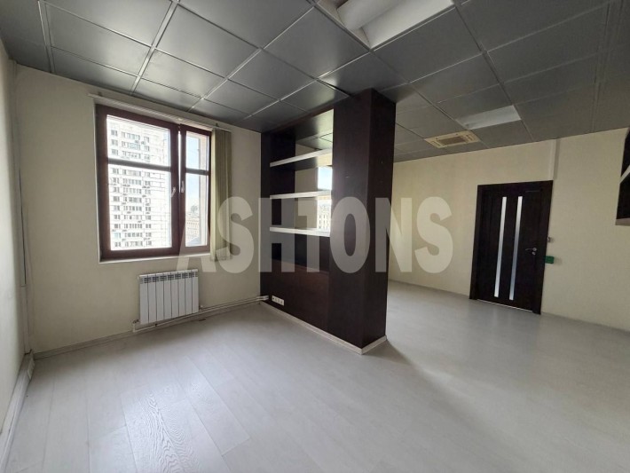 Office of 257 m² for rent in the business center "Oruzheyny Plaza"