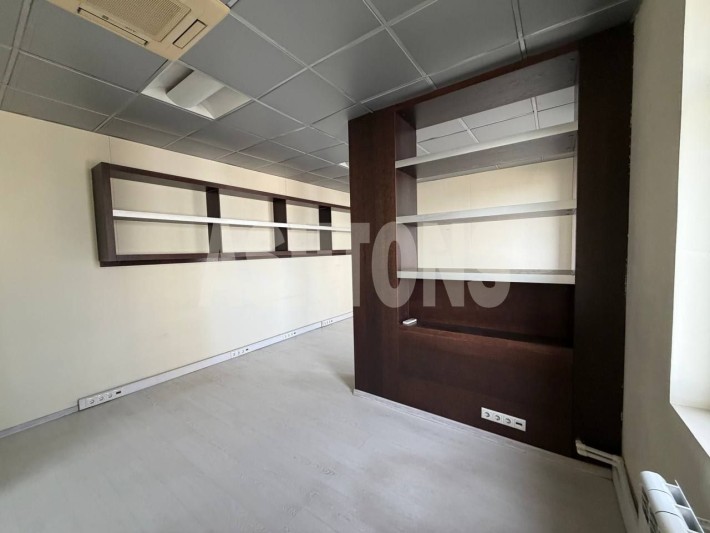 Office of 257 m² for rent in the business center "Oruzheyny Plaza"