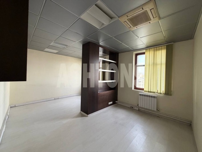 Office of 257 m² for rent in the business center "Oruzheyny Plaza"