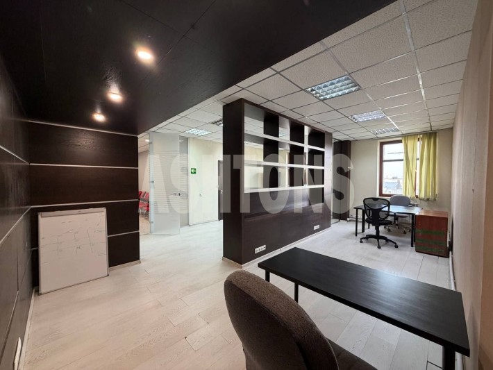 Office of 257 m² for rent in the business center "Oruzheyny Plaza"