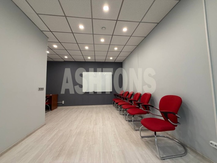Office of 257 m² for rent in the business center "Oruzheyny Plaza"