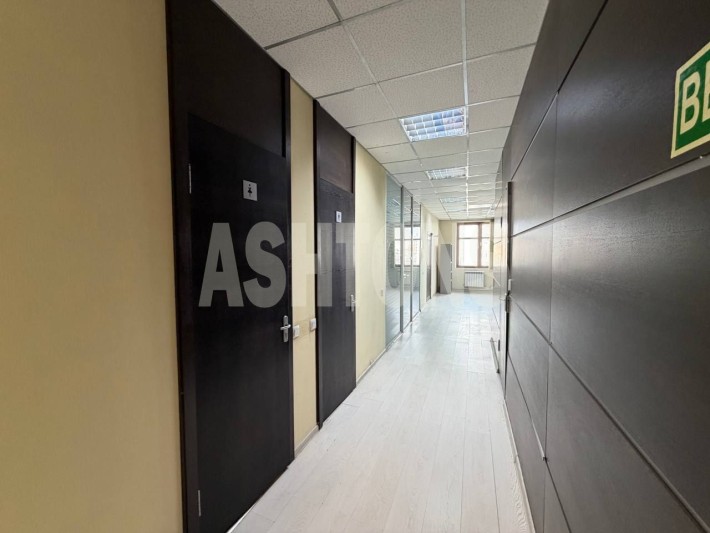 Office of 257 m² for rent in the business center "Oruzheyny Plaza"