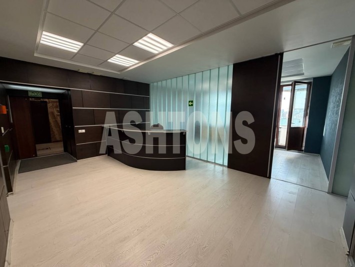 Office of 257 m² for rent in the business center "Oruzheyny Plaza"