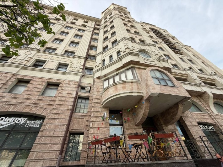 Office of 257 m² for rent in the business center "Oruzheyny Plaza"